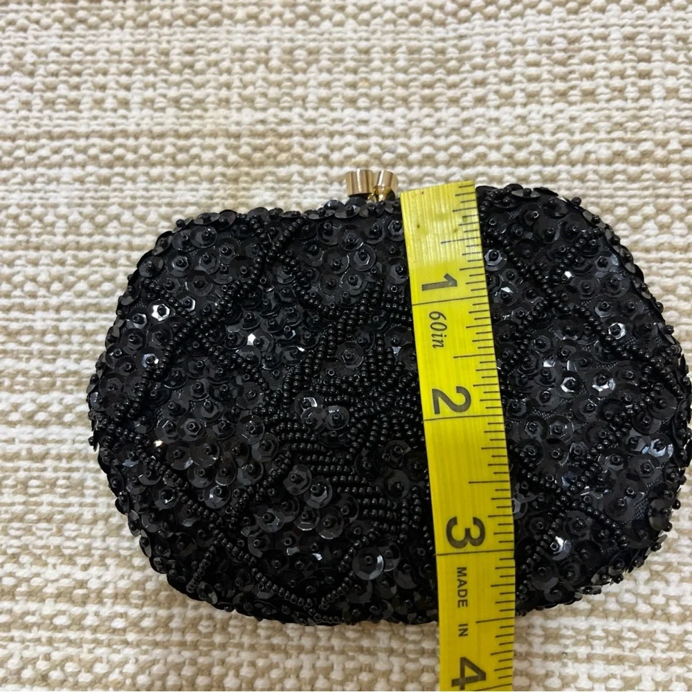 Vintage Handmade Hong Kong Small Kiss Lock Beaded Black Sequin‎ Coin Purse 5”